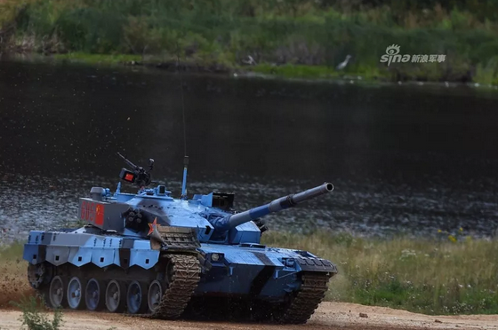 “坦克兩項”半決賽中國小組奪魁，“海上登陸”接力賽暫居第一